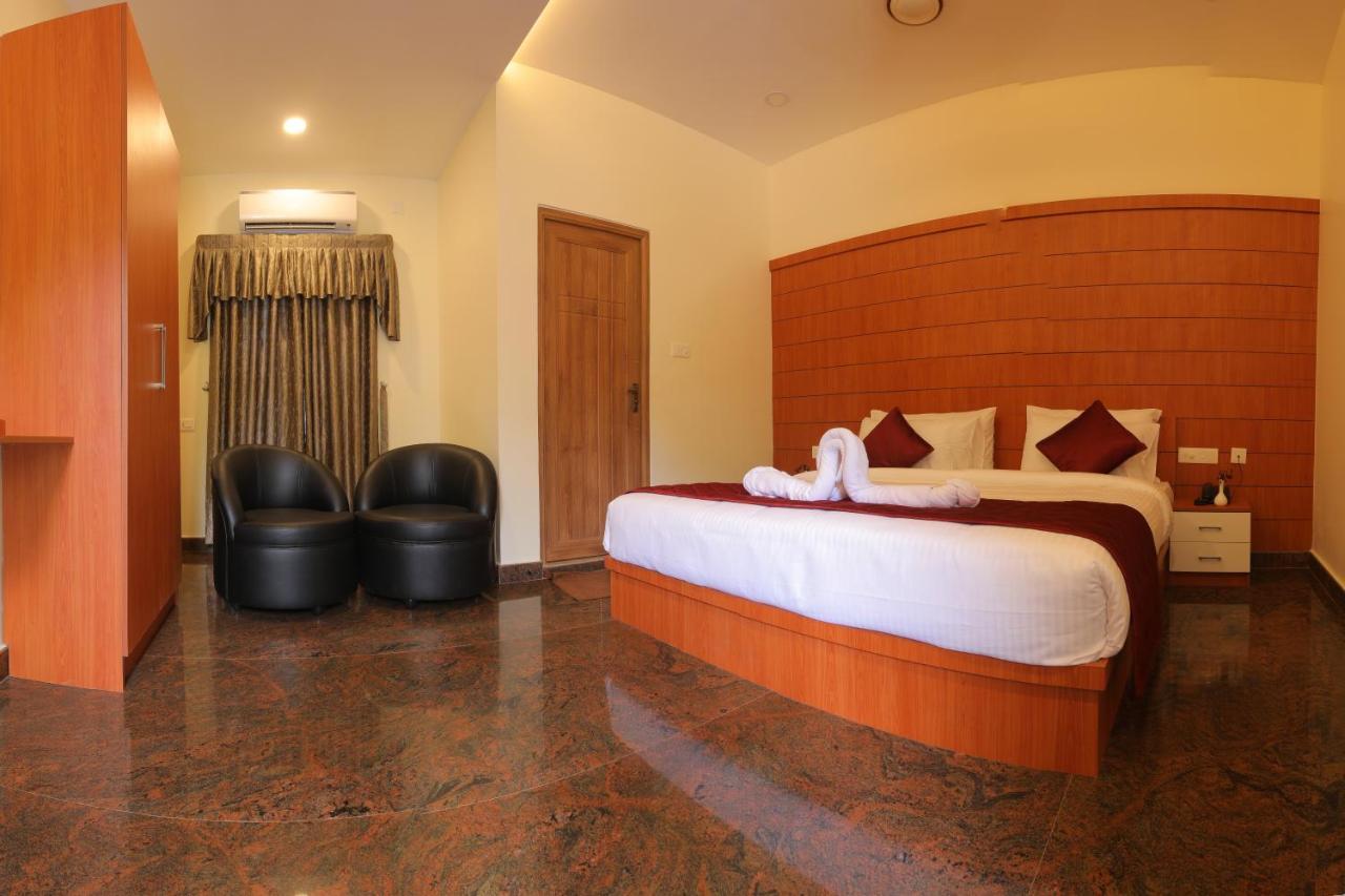 Thenmala Hormuz Inn Kolattupuzha Exterior photo