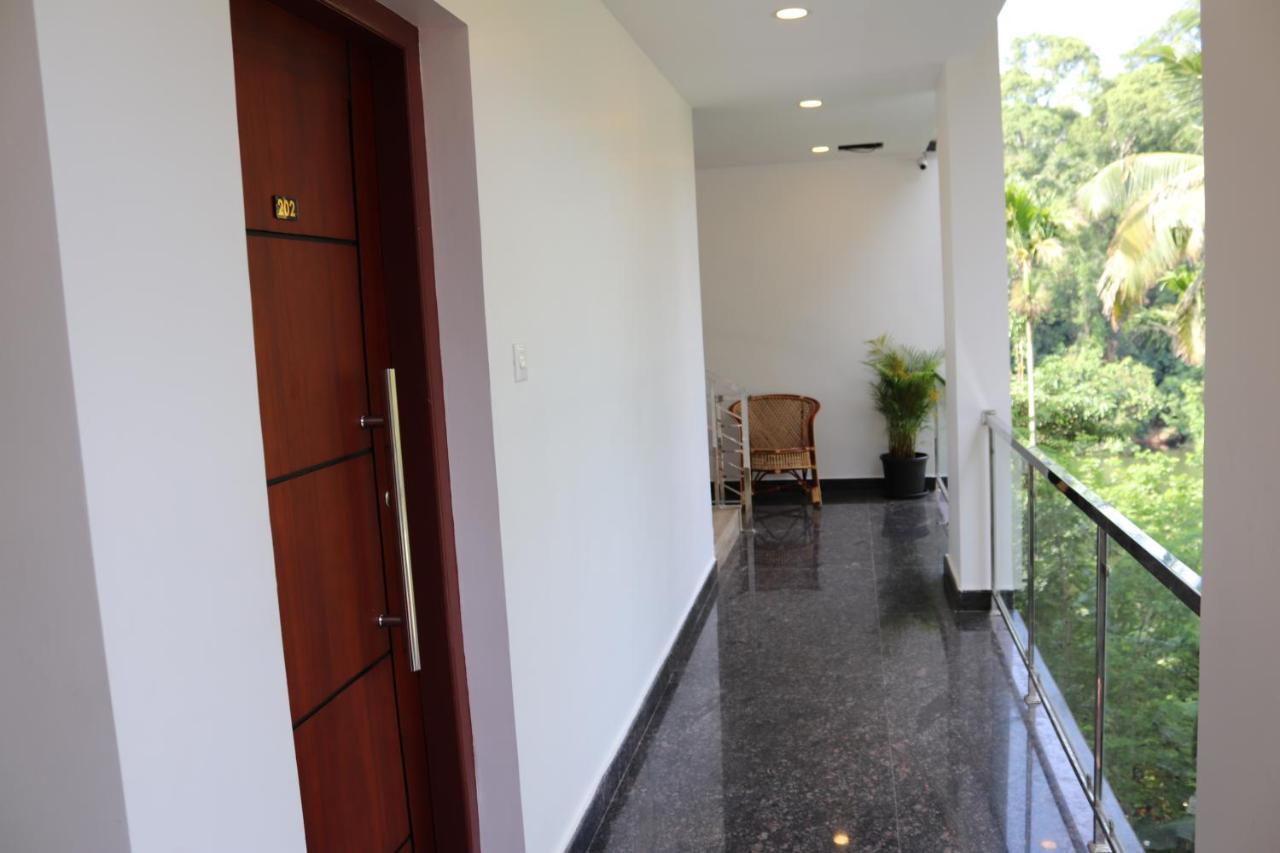 Thenmala Hormuz Inn Kolattupuzha Exterior photo